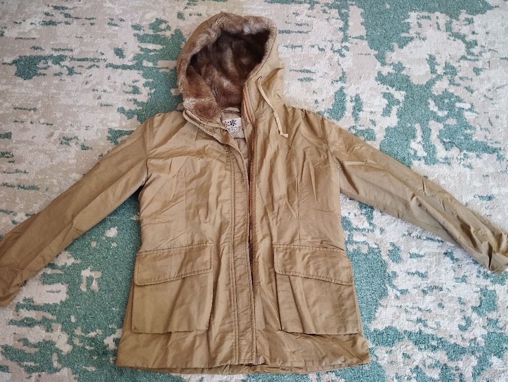 Jacket Parka Beige avec une capuche double face Fausse fourrure 