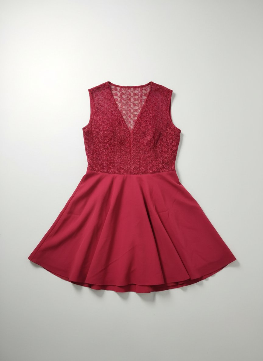 Robe rouge Demi dentelle avec jupe évasée 