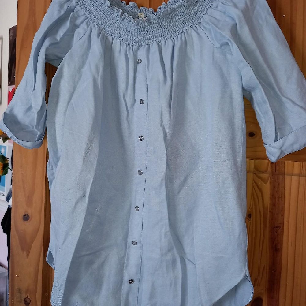 Chemise River island bleue ciel of shoulders 