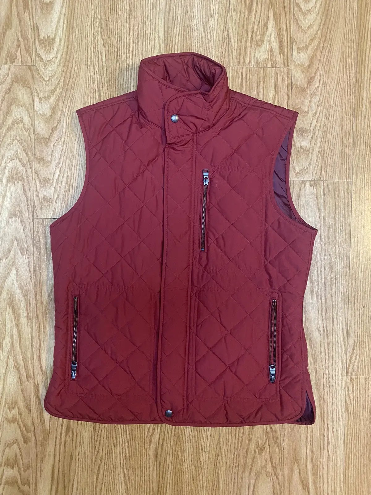 Banana Republic veste matelassée sans manches bordeaux 
