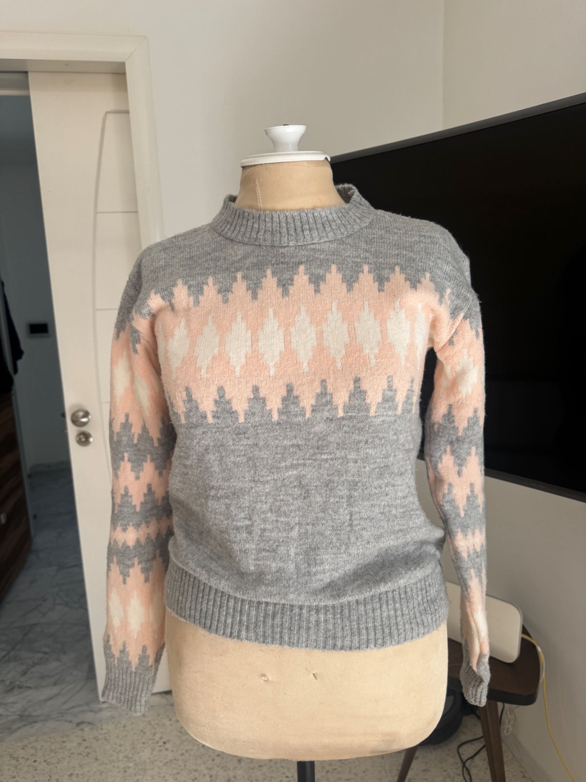Pull gris et saumon
