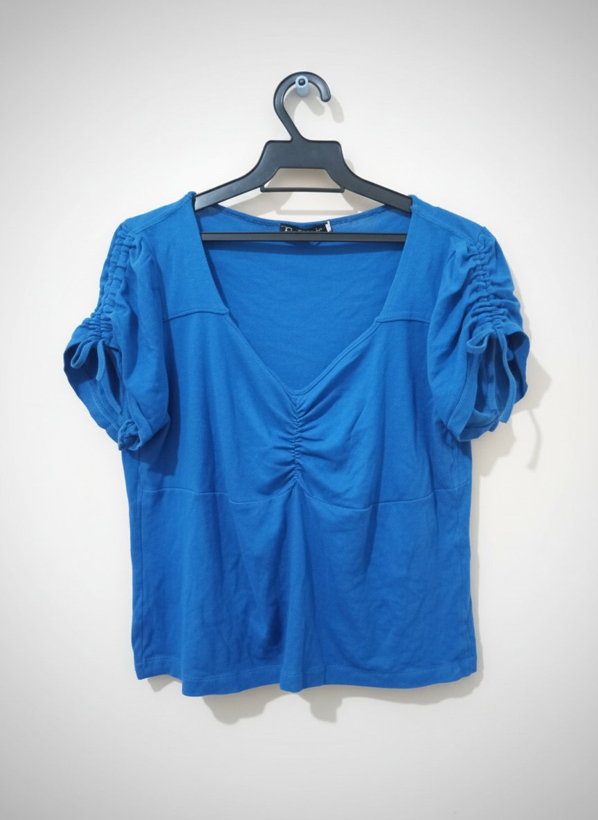 T-shirt blue roi avec des détails sur les manches 