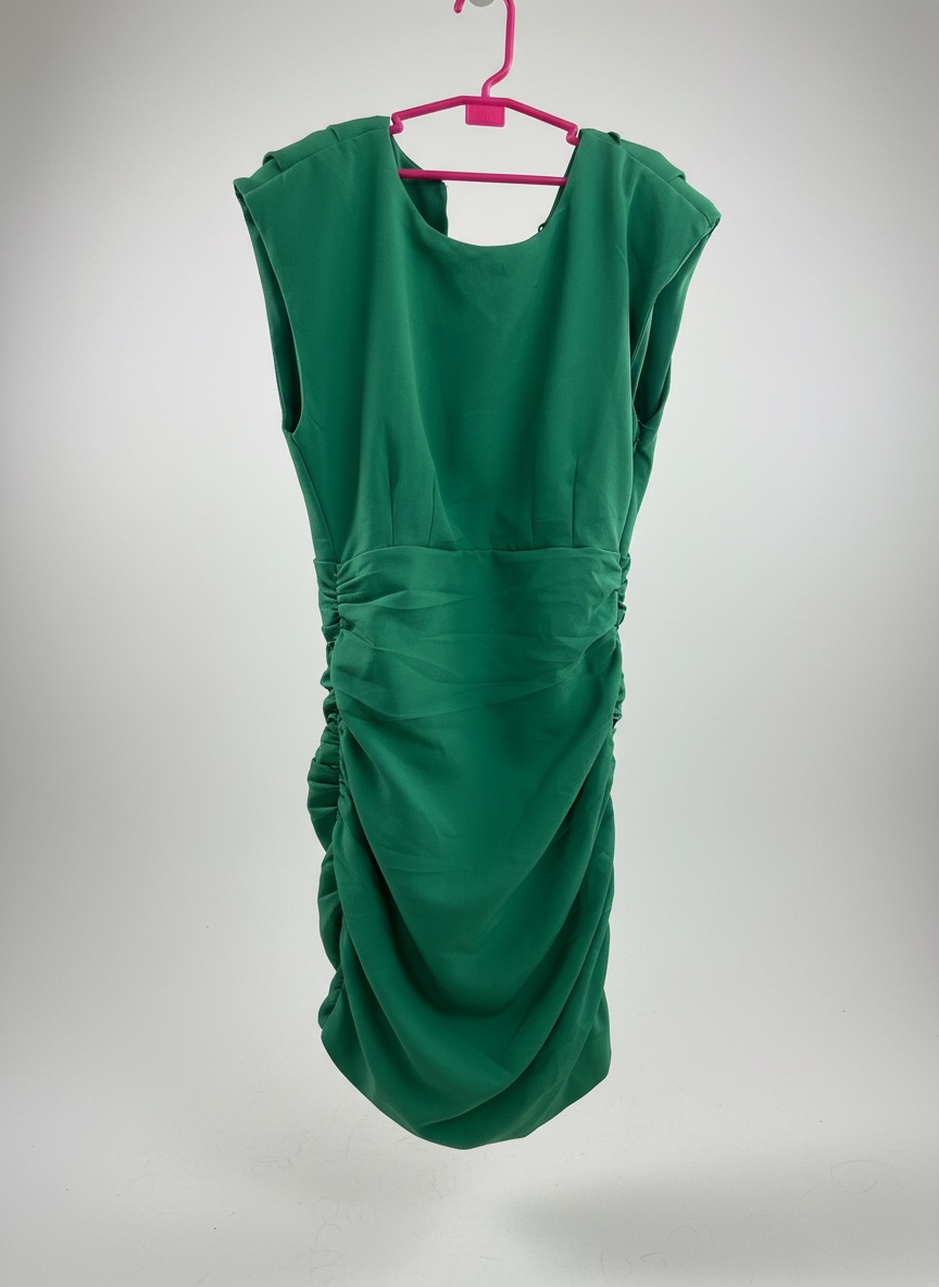Robe verte neuf encore avec etiquette 
