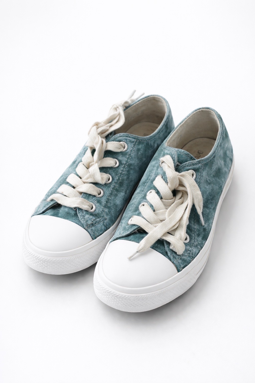Des espadrilles bleu ciel