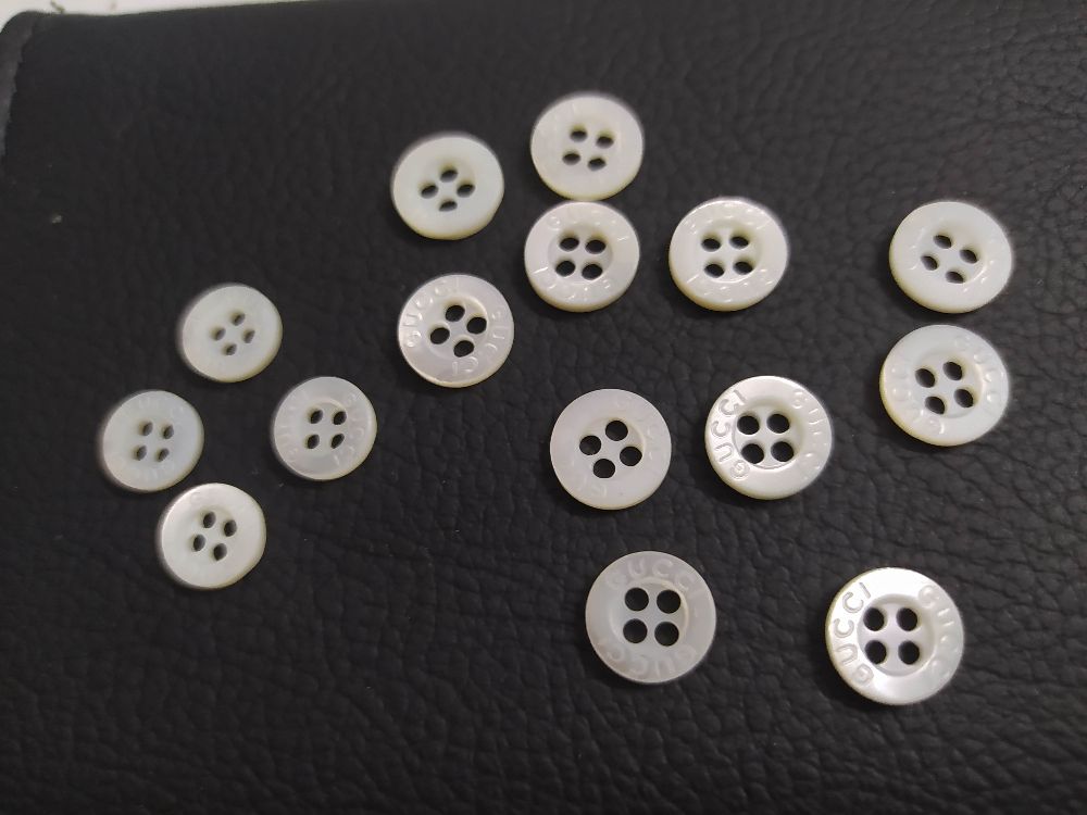 15 boutons de remplacement chemise Gucci 