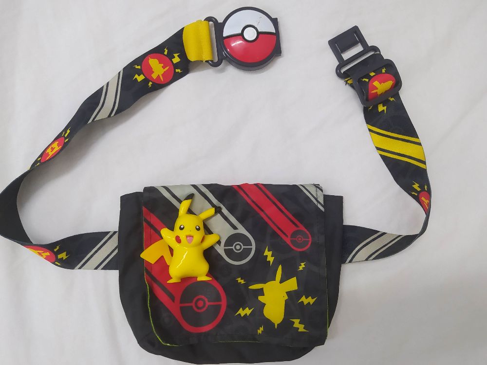 Sacoche pokémon + figurine Pikachu