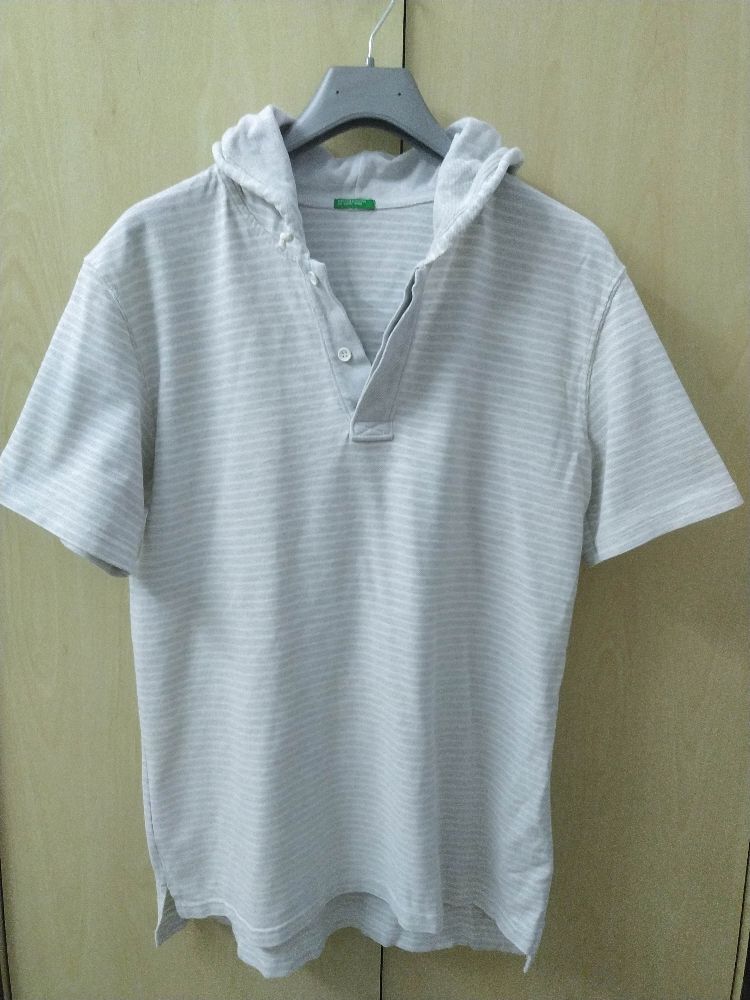 Tshirt avec capuche taille S 