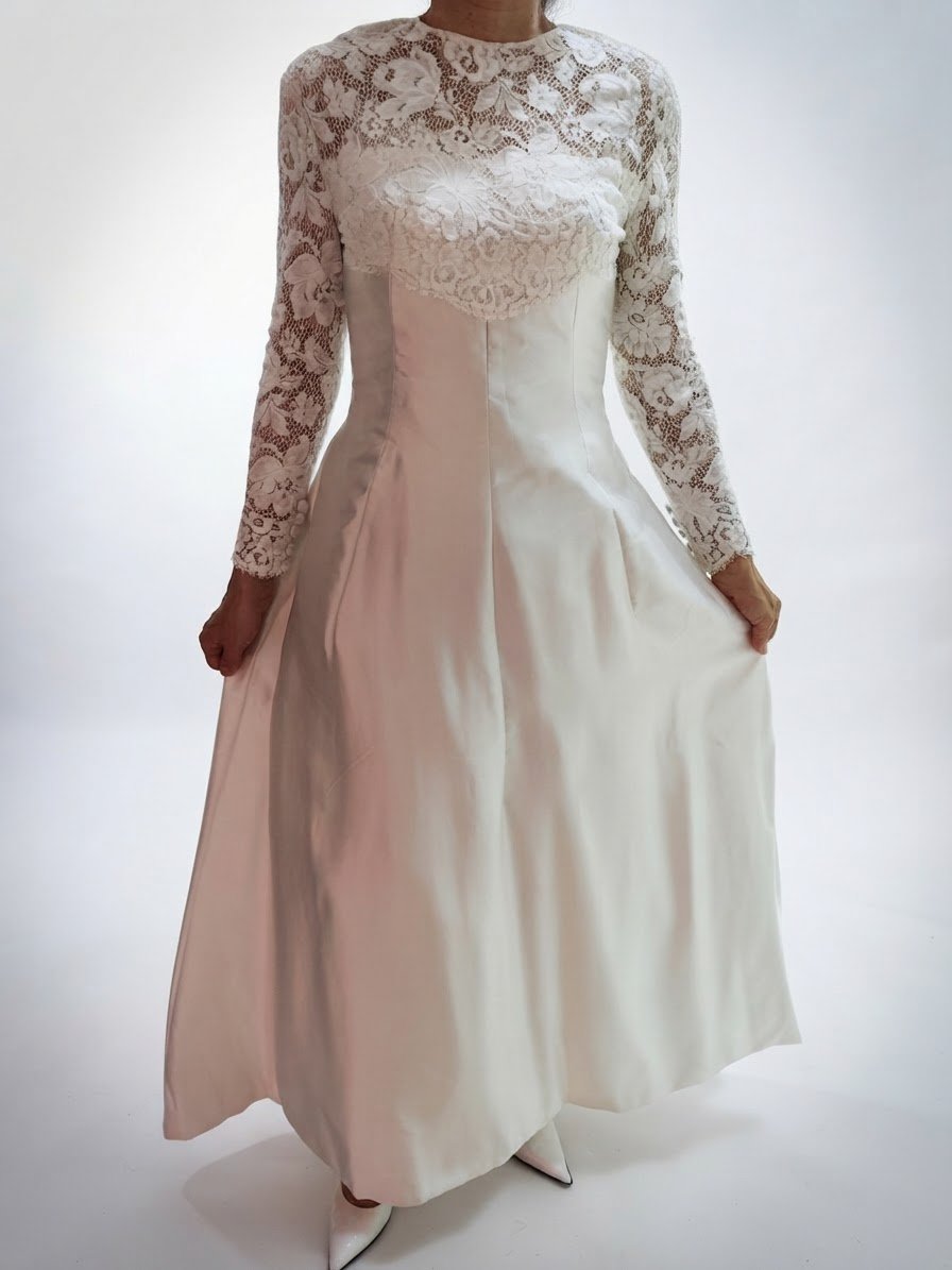 Robe de mariée vintage scandinave (Maison Ristedt - Finlande) en dentelle et satin