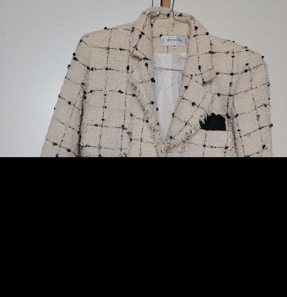 Veste blanc sal mouchetée en noir
