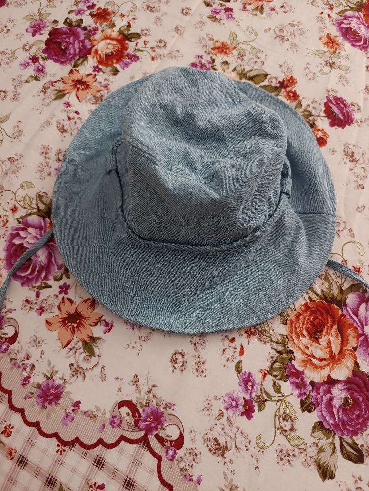 Bucket hat