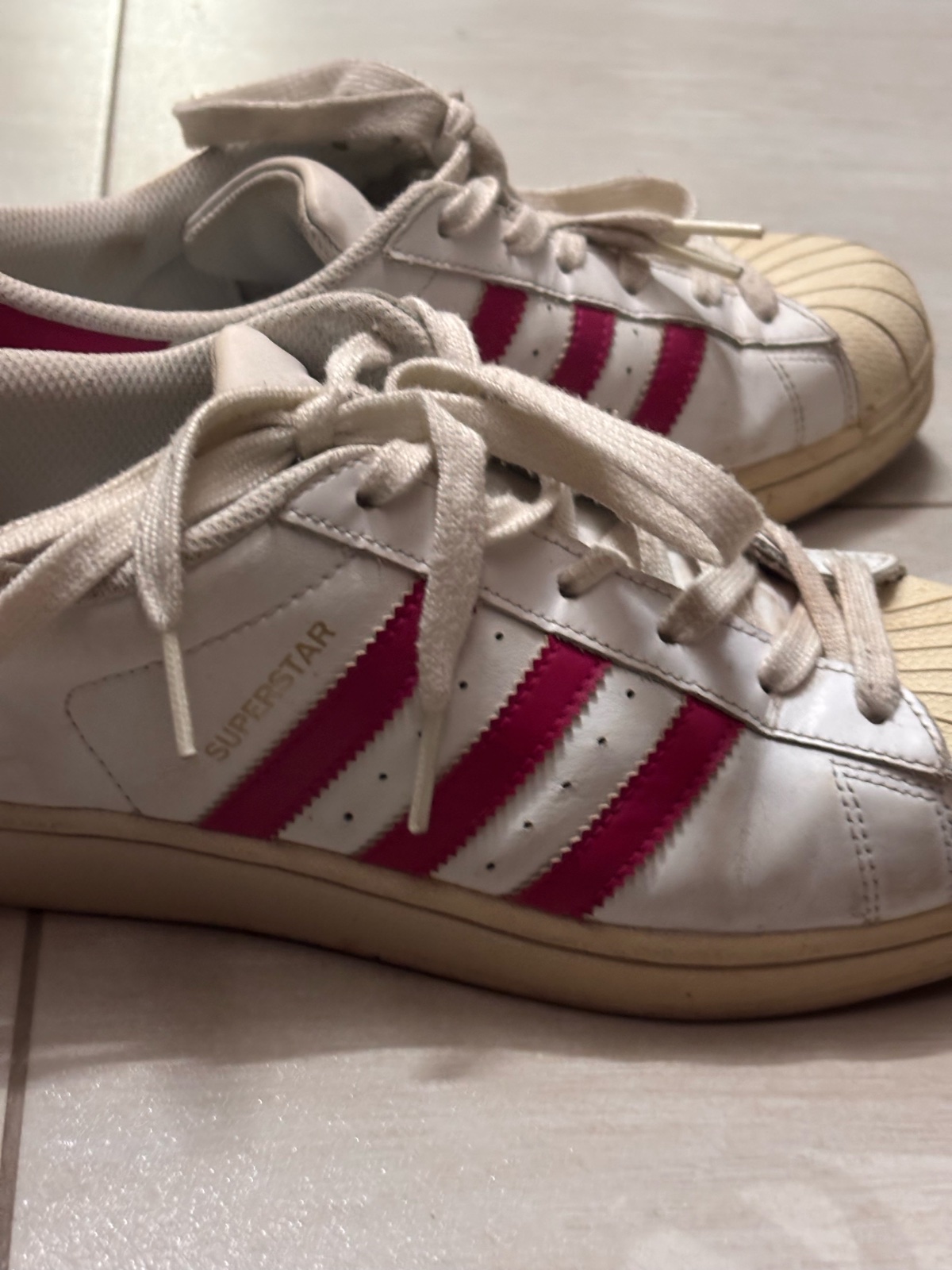 Basket adidas blanc et rose 