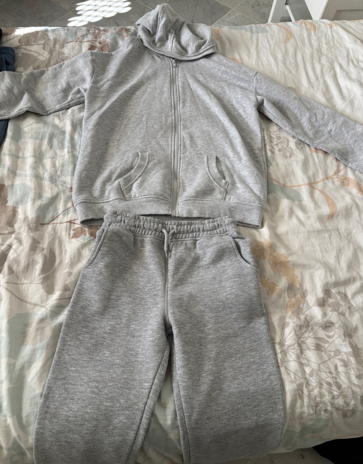 Ensemble gris 