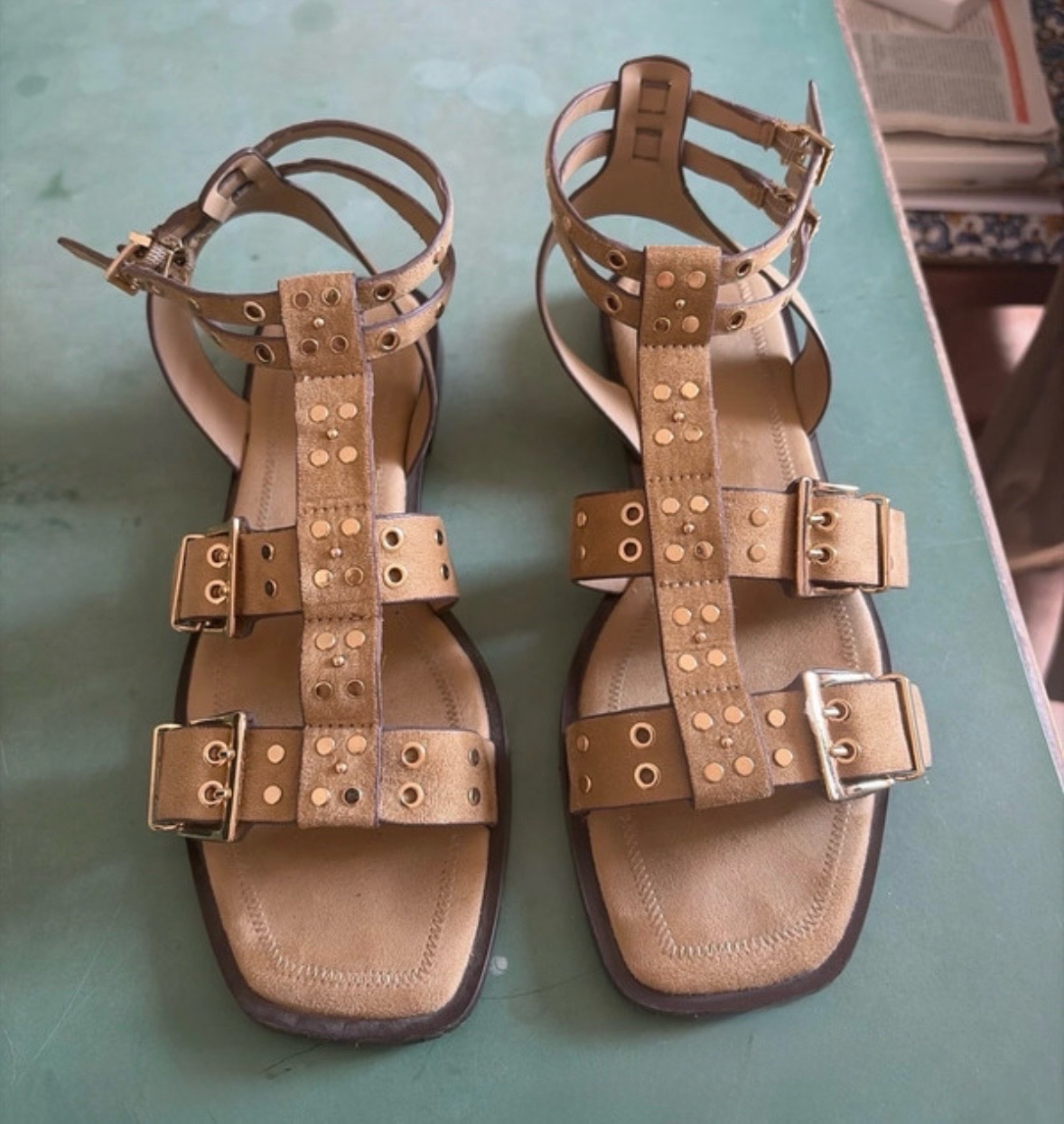 Sandales stradivarus camel daim