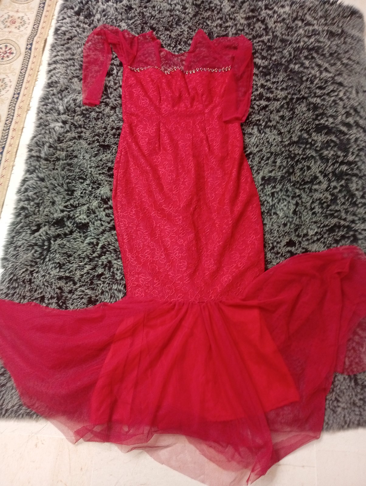 Robe rouge manches longues soirées 