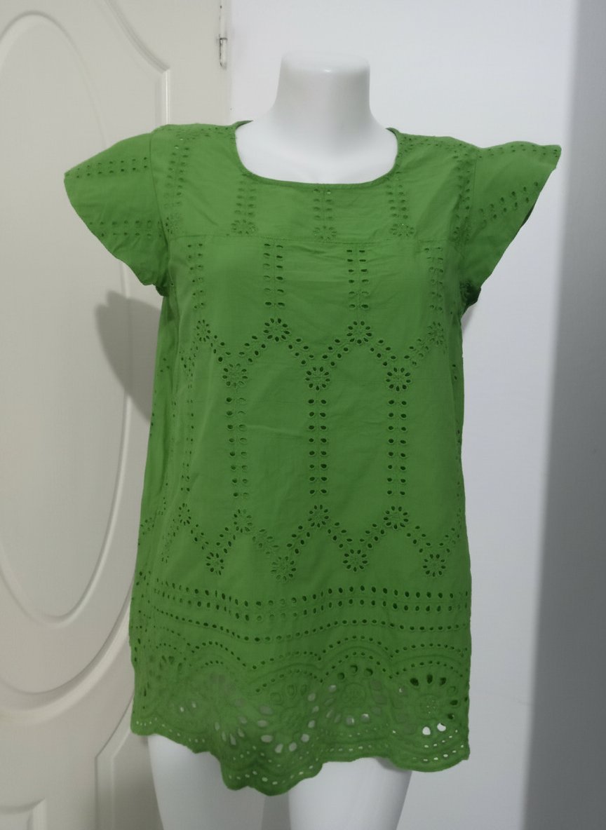 Blouse en broderie anglaise.  Taille 40/42