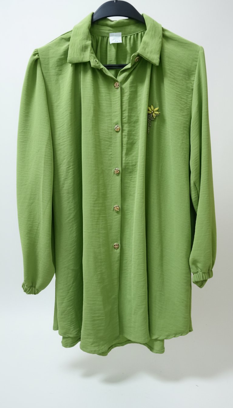 Chemise TAILLE 44/46. Portée une seule fois 