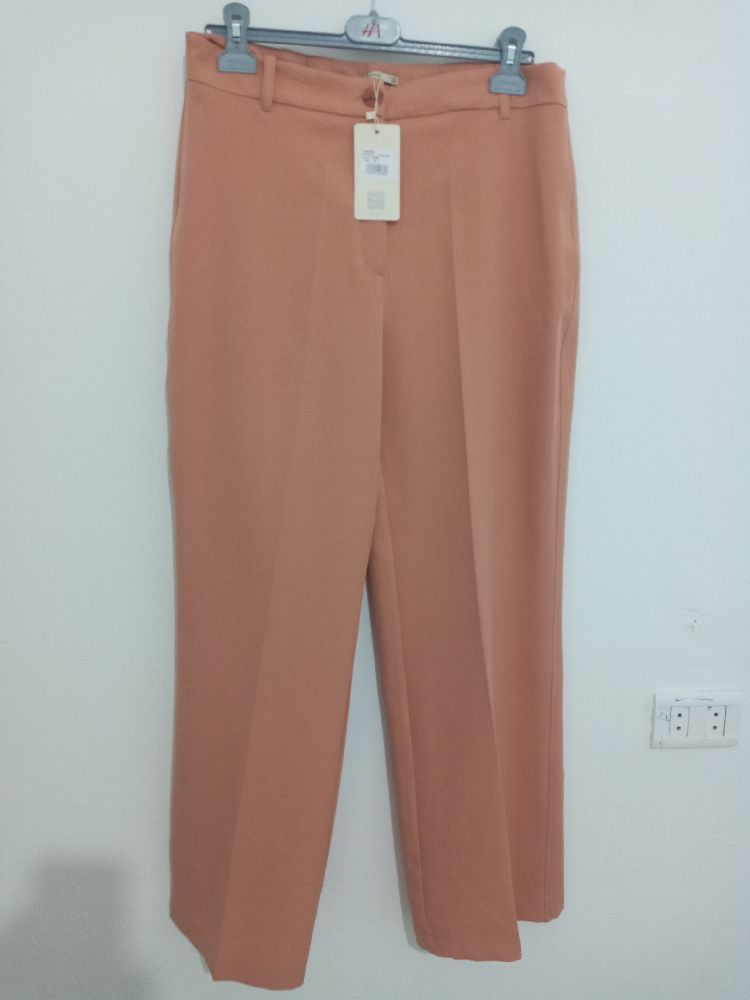 Pantalon HA. Neuf avec étiquette.  Taille 44/2XL