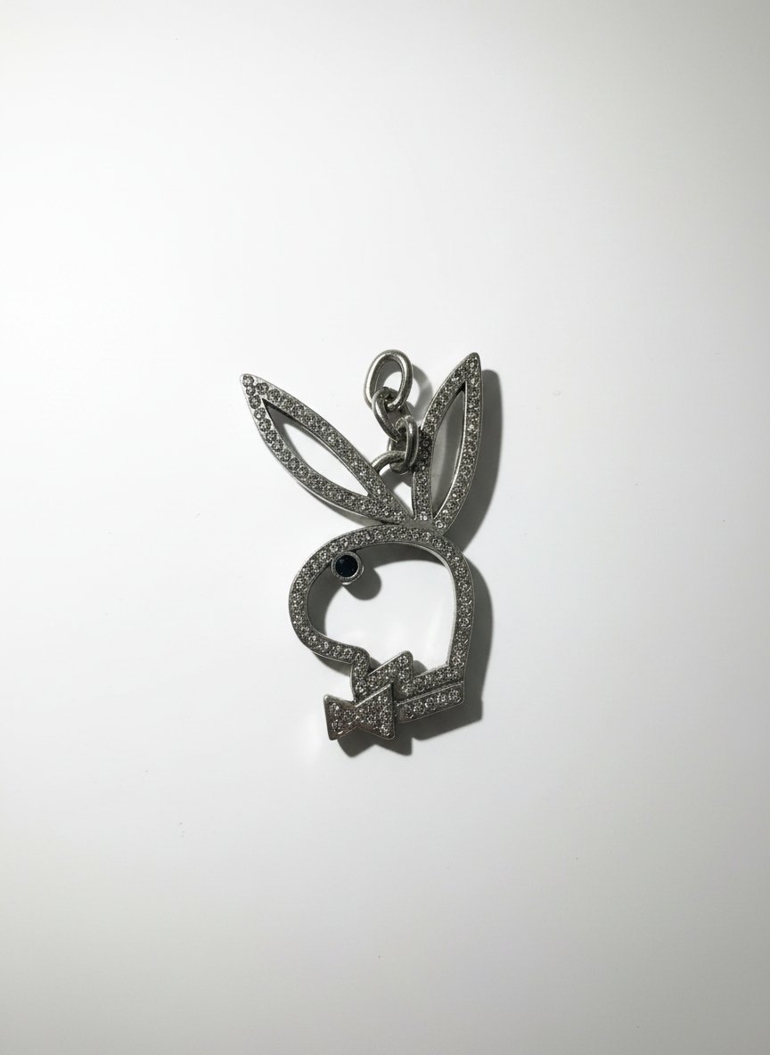 Pendentif Lapin Strass Élégant – Bijou Chic et Brillant ✨