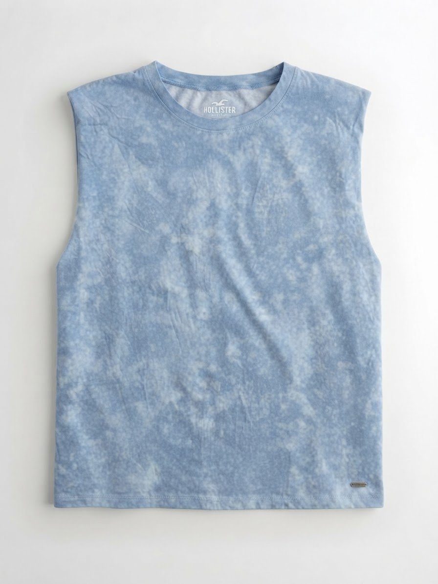 Un débardeur pour femme à effet tie-dye bleu de la marque Hollister.