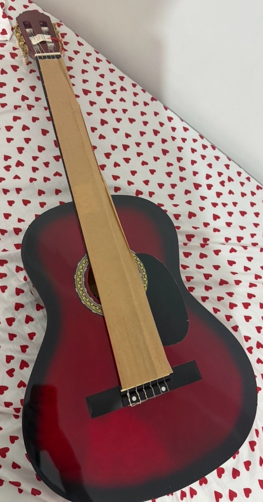 Guitar cacheté rouge