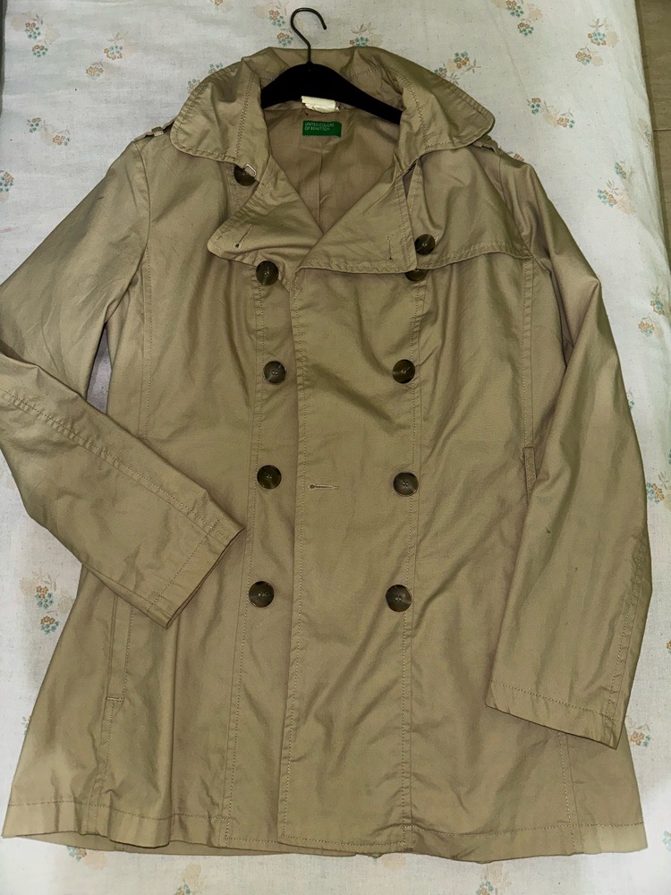 Promo exeptionelle ‼️‼️‼️ Trench beige tendance et bonne qualité 100% cotton. Profitez 💛💛💛💛💛💛💛