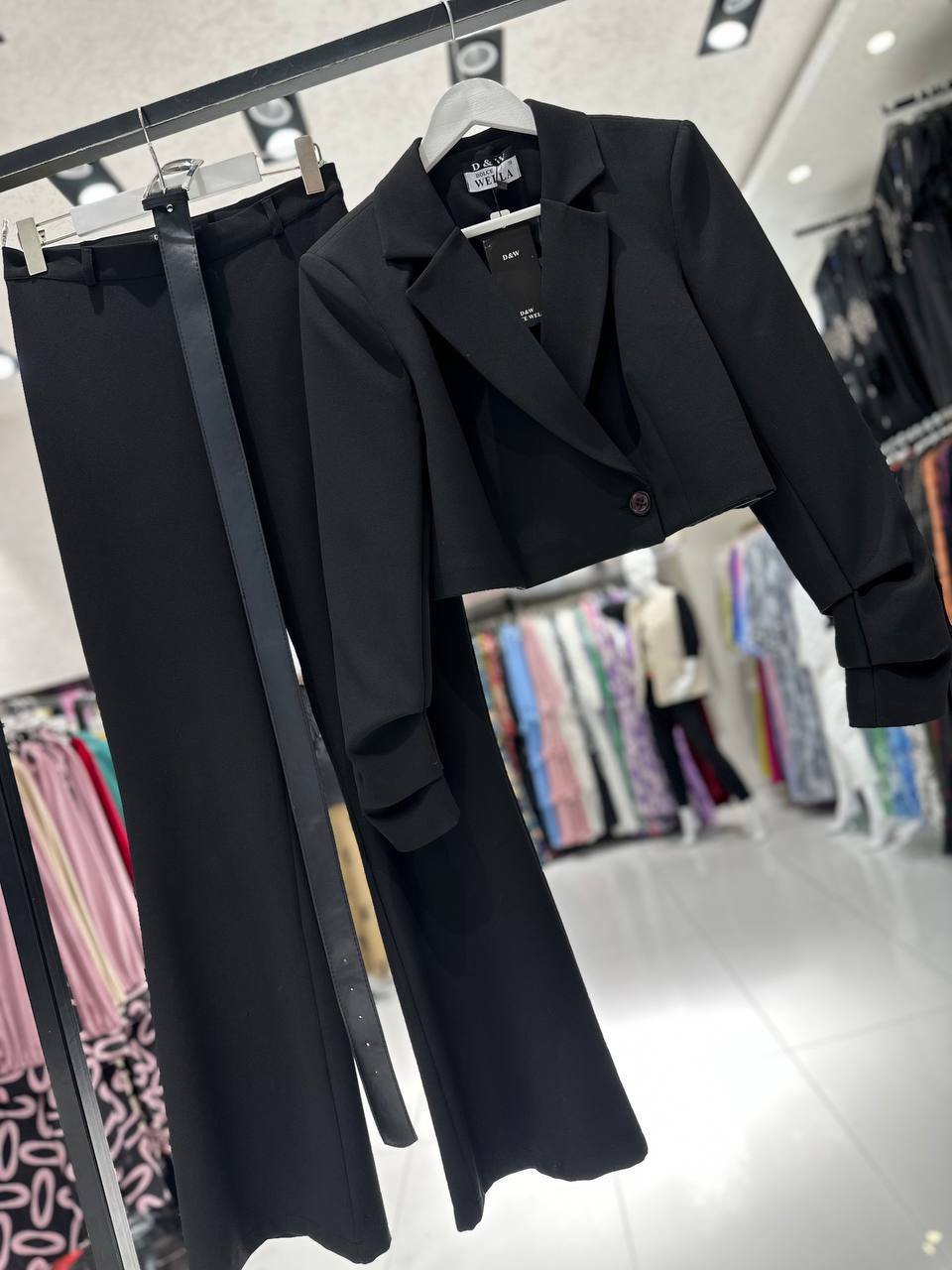 Set blazer courte croisé et pantalon taille haute patte d'éléphant disponible taille 38,42 et 44