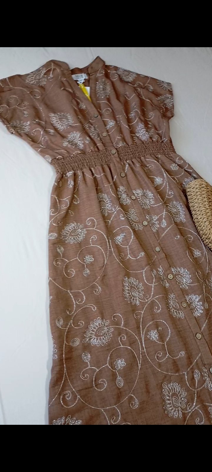 Robe chemise brodée taille L tlebes 40 /42 et plus 