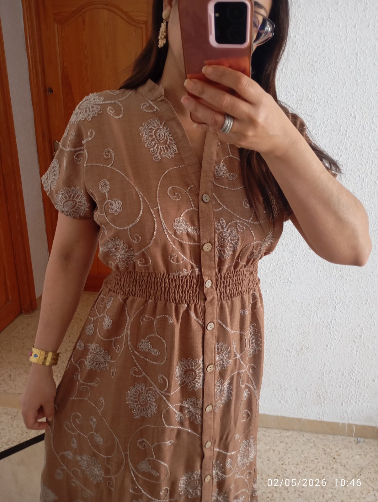 Robe brodée importation France taille L tlebes 40/42 et 44