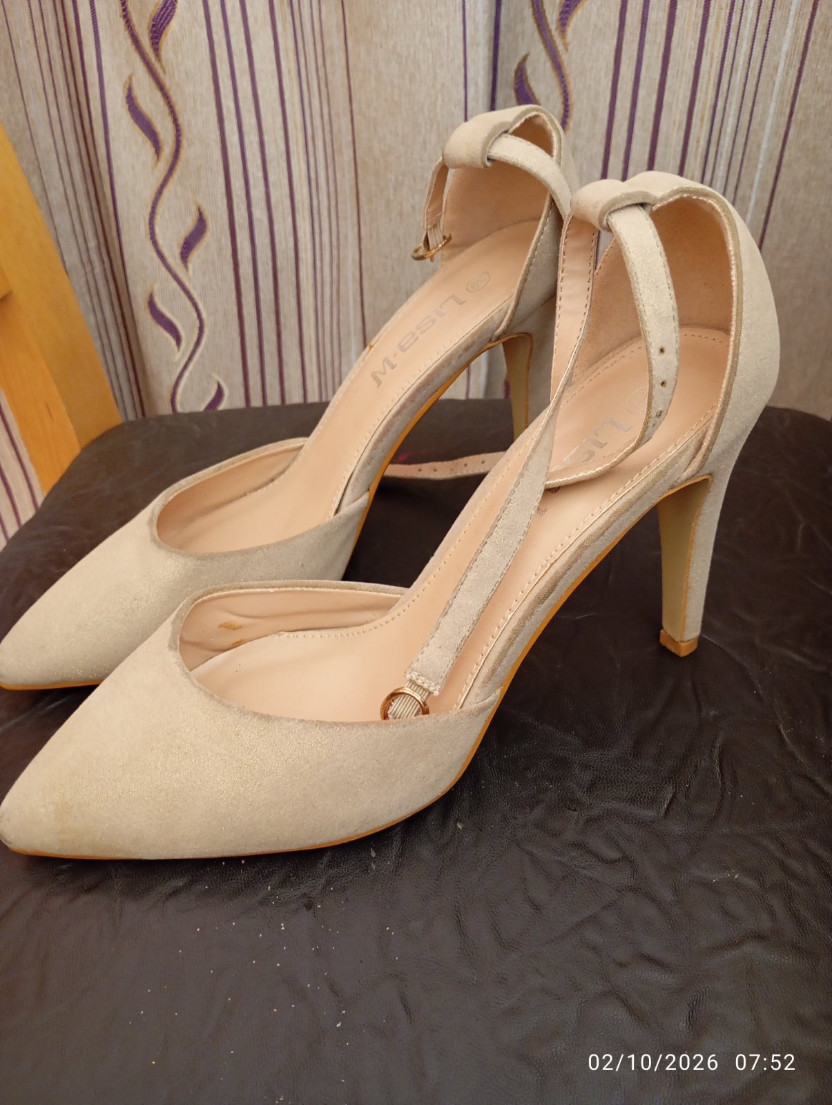 Escarpin beige pailleté pointure 39 en très bon état juste tandhifa khfifa 