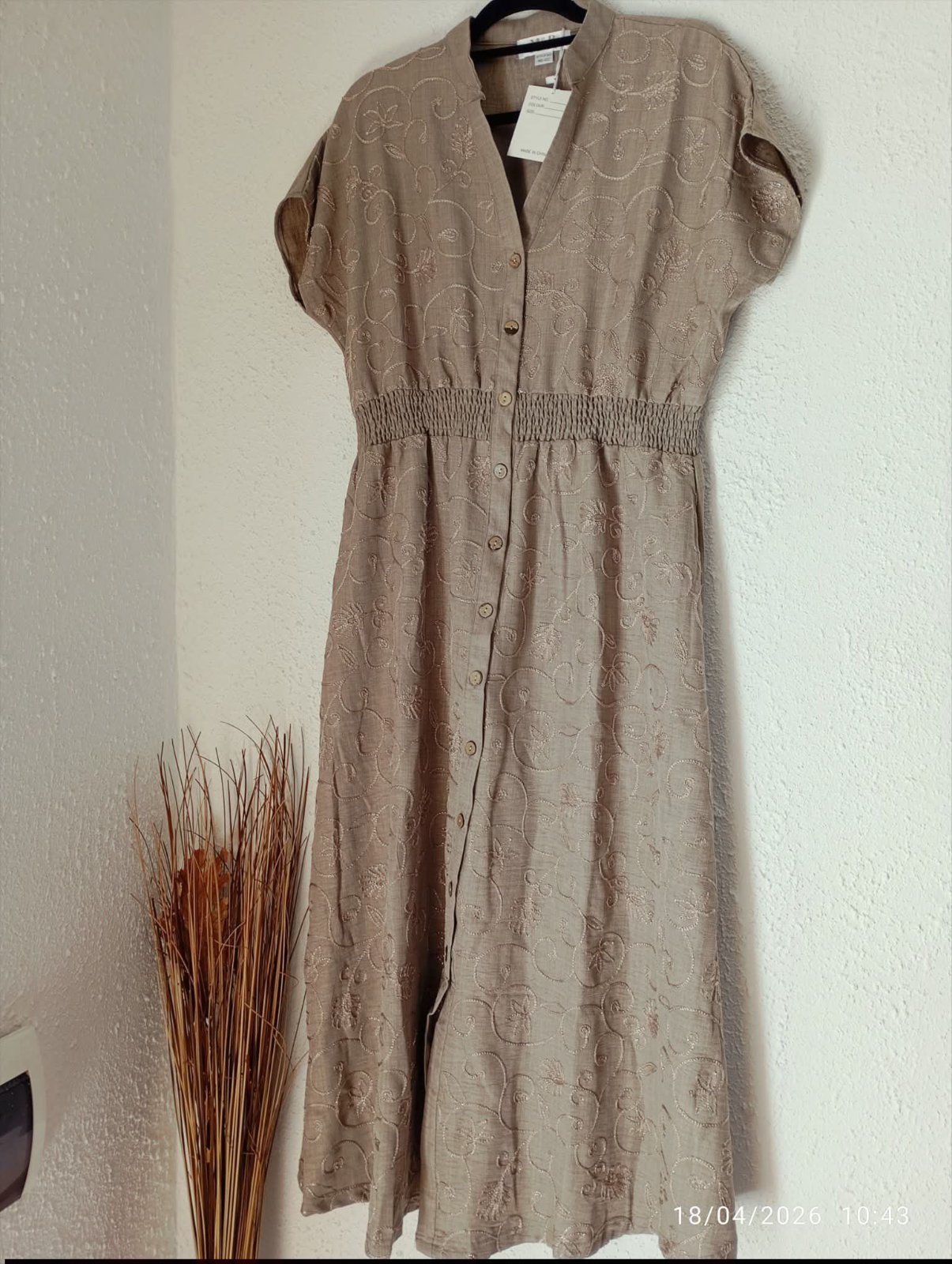 Très belle robe chemise vert militaire importation France taille L tlebes aussi XL