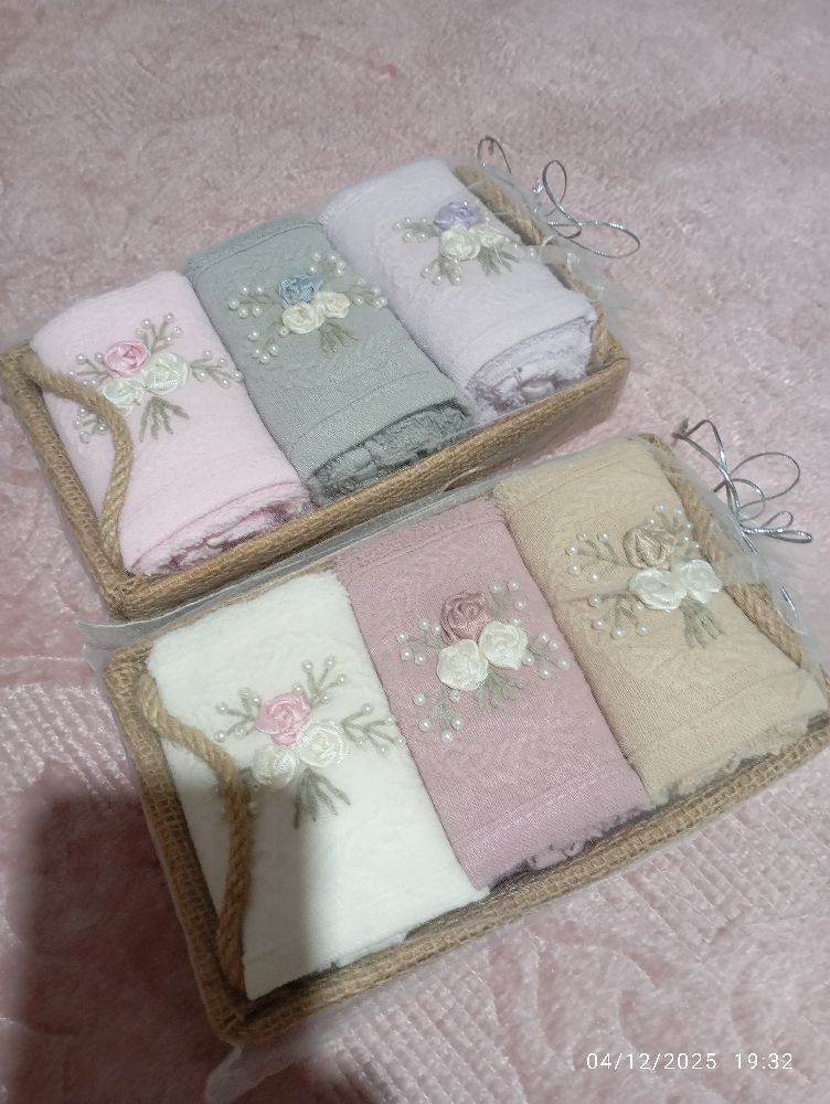 Serviettes intime 100% coton douce brodé avec des fleurs kbira vers 40 cm emballage en rotin importation Turquie 😍