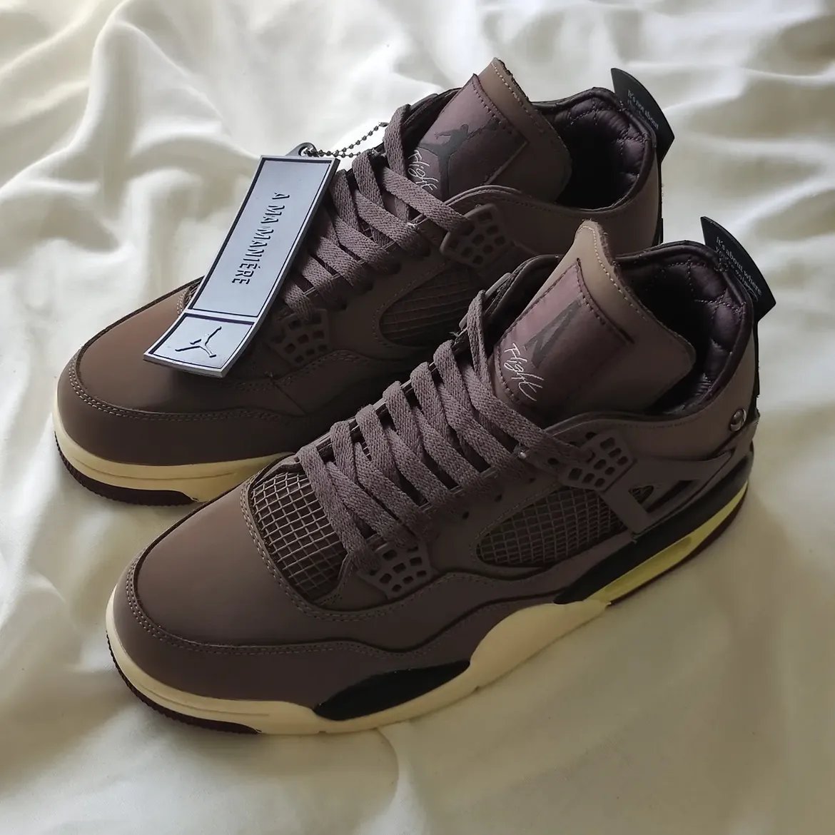 Nike air Jordan 4 retro pointure 42 neuf jamais porté 