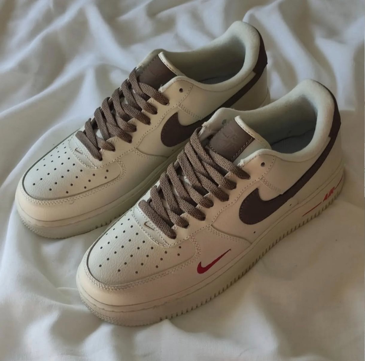 Nike air force one beige pointure 41 neuf jamais porté 