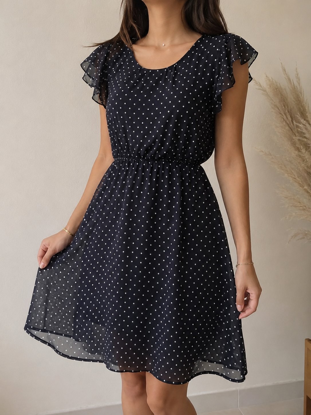 Robe noire à pois blancs 