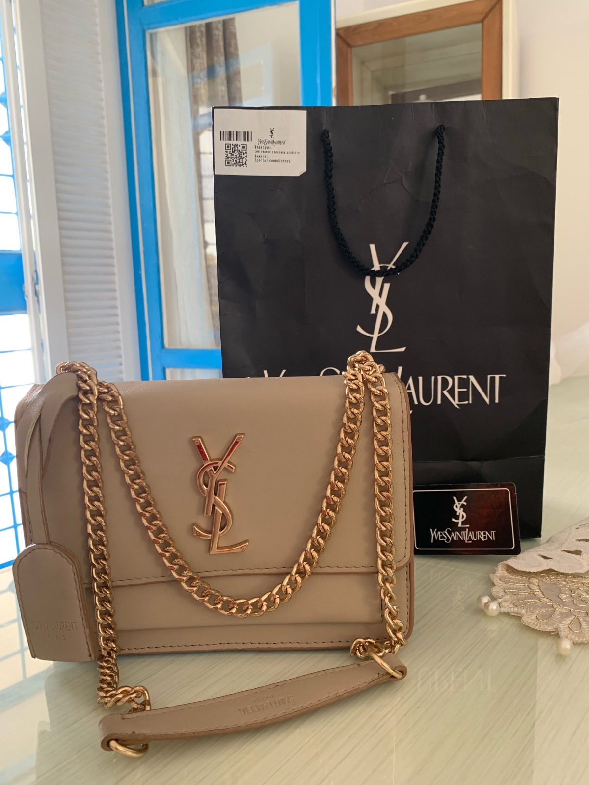 Jolie sac Yves Saint Laurent importer du la Belgique