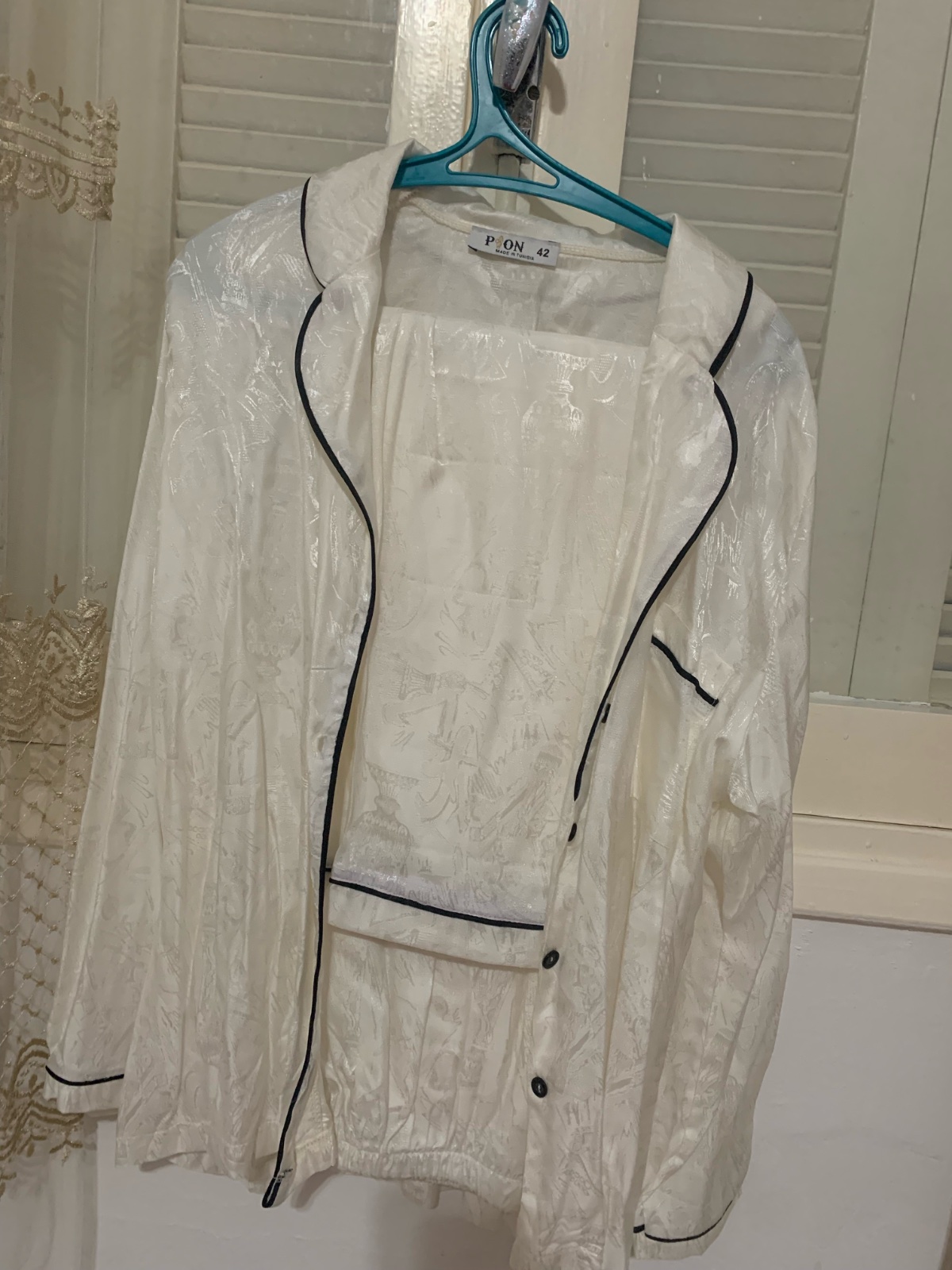 Pyjama satinée blanc cassé