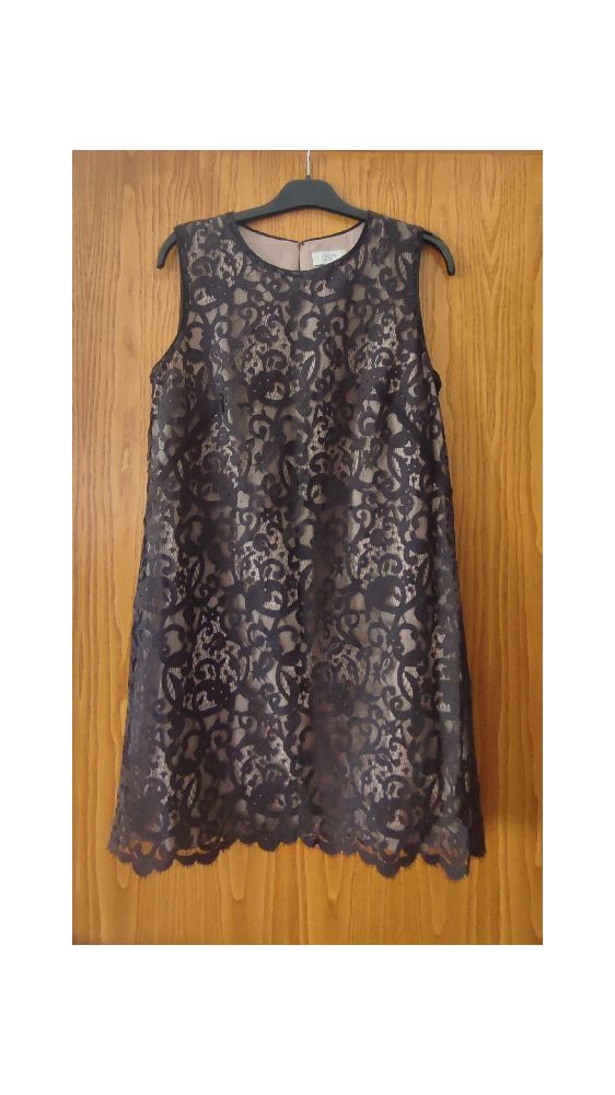 Robe courte en dentelle 