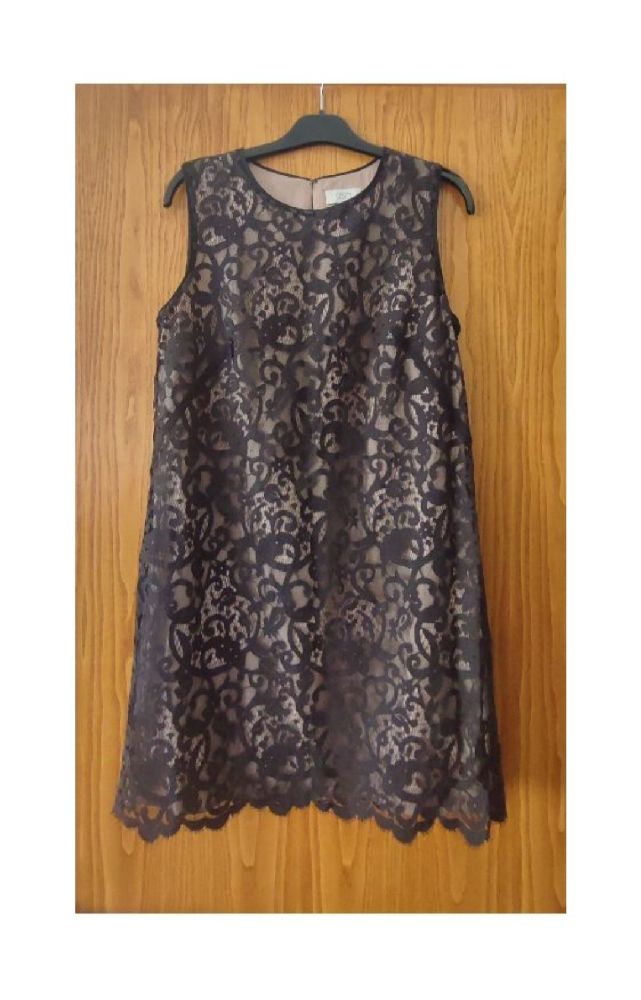 Mini robe en dentelle 