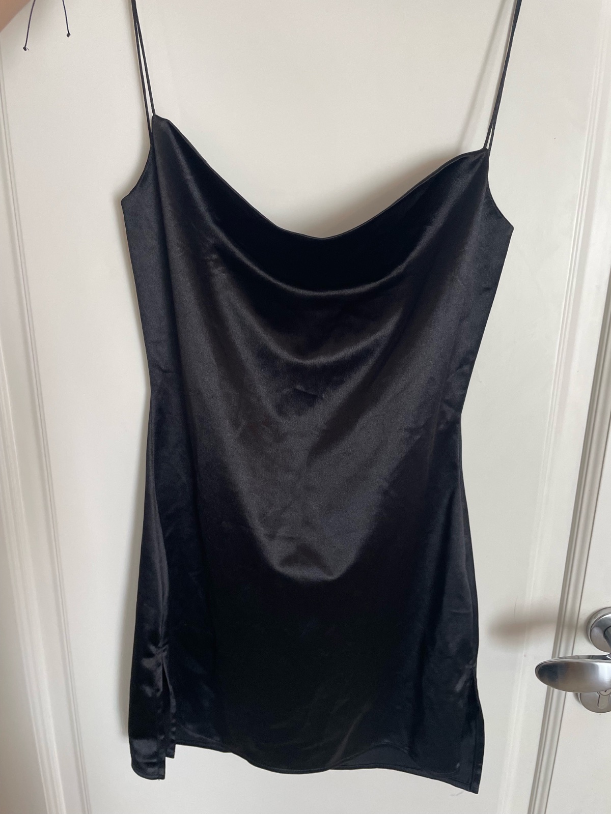 Robe noir satiner 