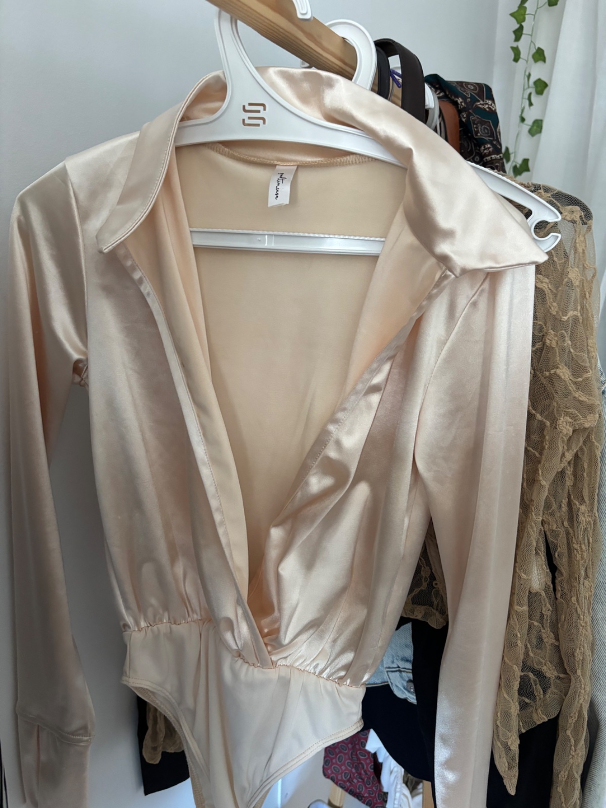 Chemise satinée champagne 