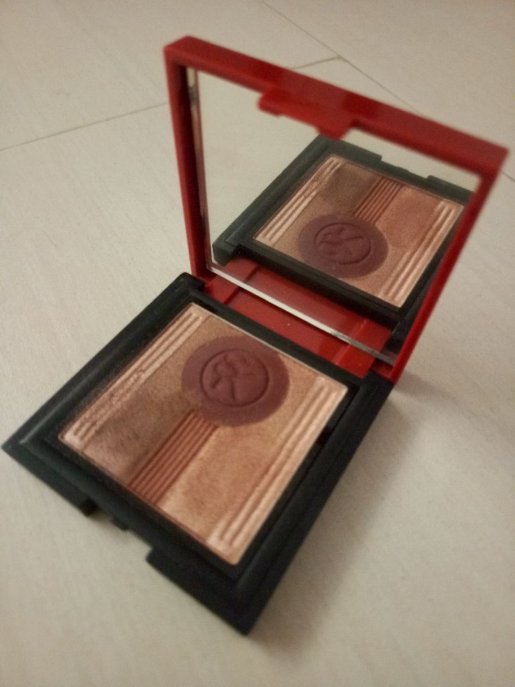 Ombre à paupières couleurs naturelles 