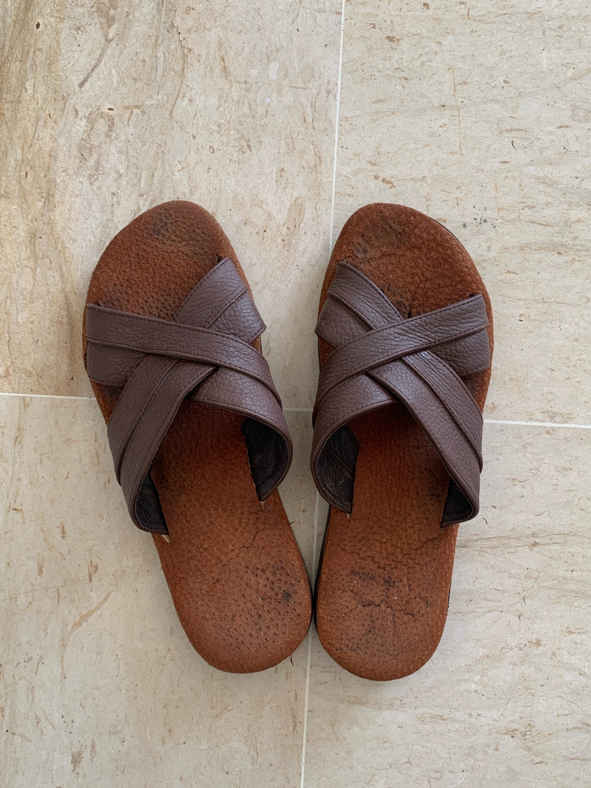 Claquettes en cuir marron