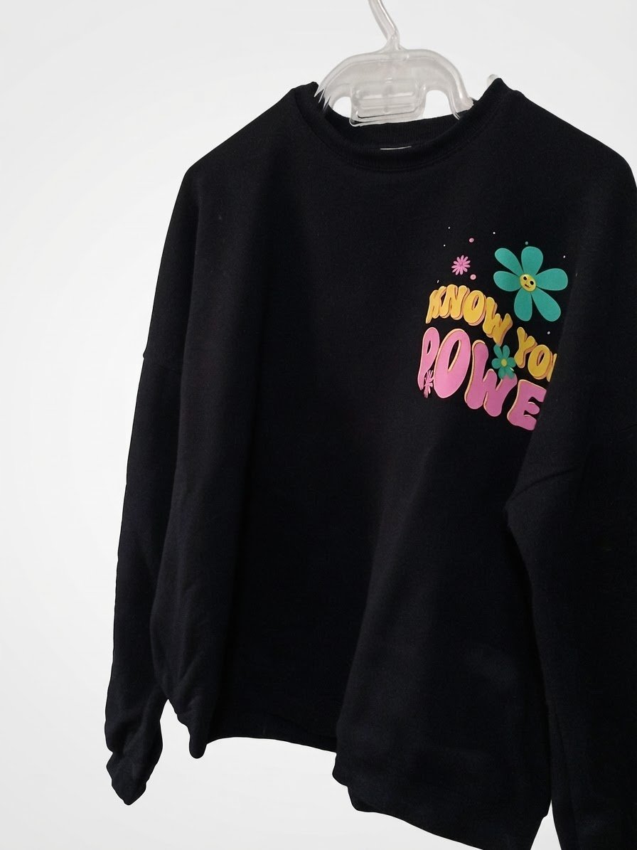 Pull basique avec un design multicoloré
