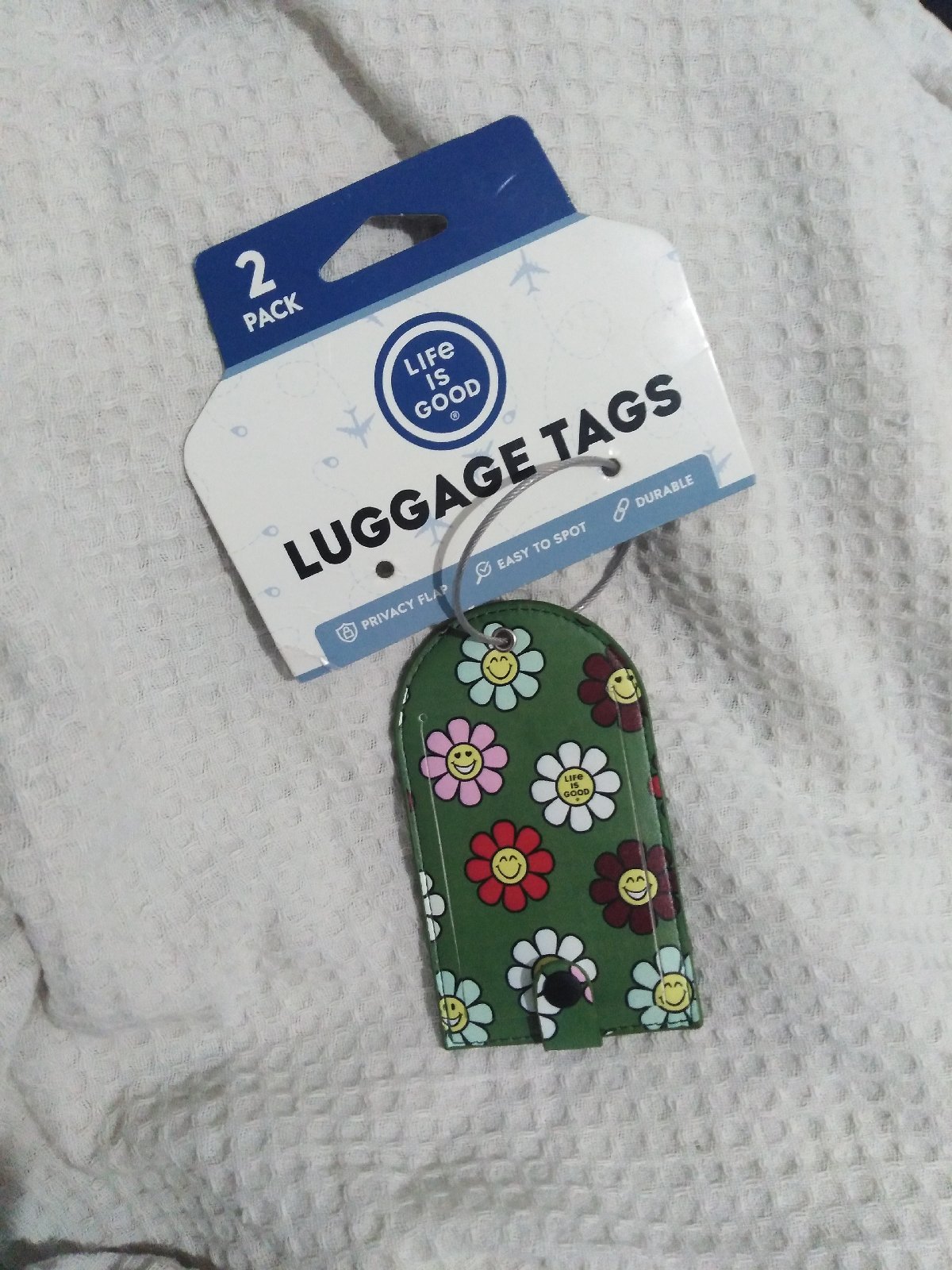 One luggage tag/étiquette de bagage 