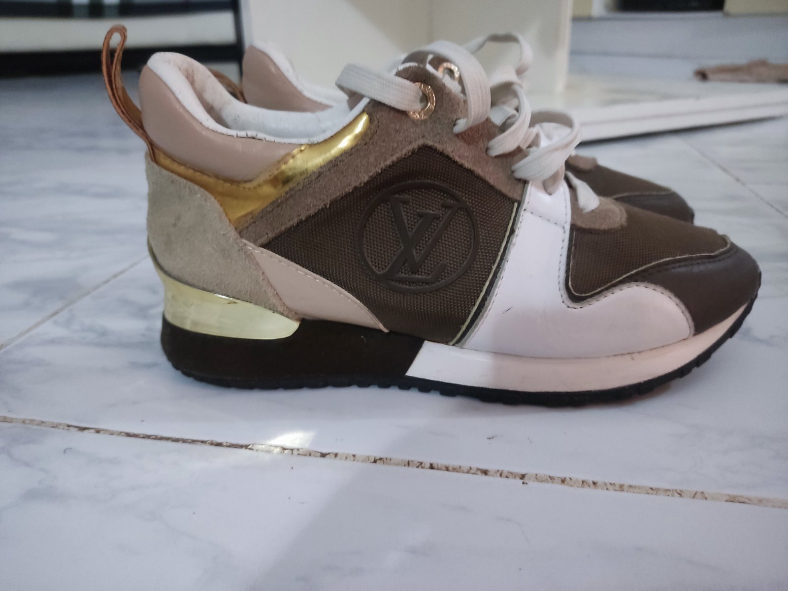 Basquette Luis Vuitton taille 37