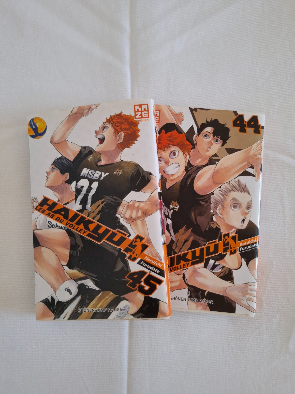 2 Haikyuu mangas