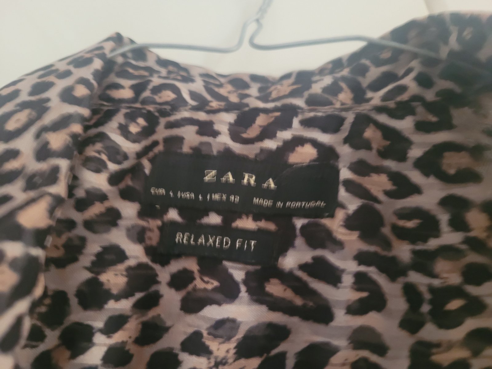 Chemise ZARA imprimé léopard  tissu foulard fluide 
