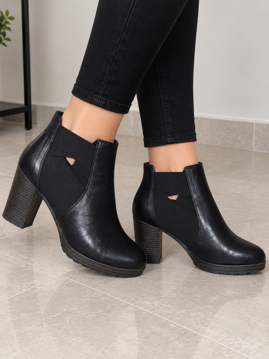 Bottines noires à talon épais – Style chic