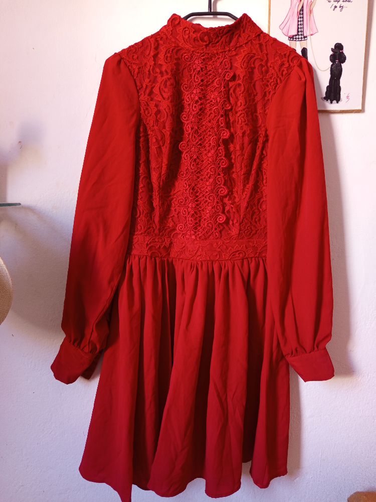 Une robe rouge  cloche import Turkia