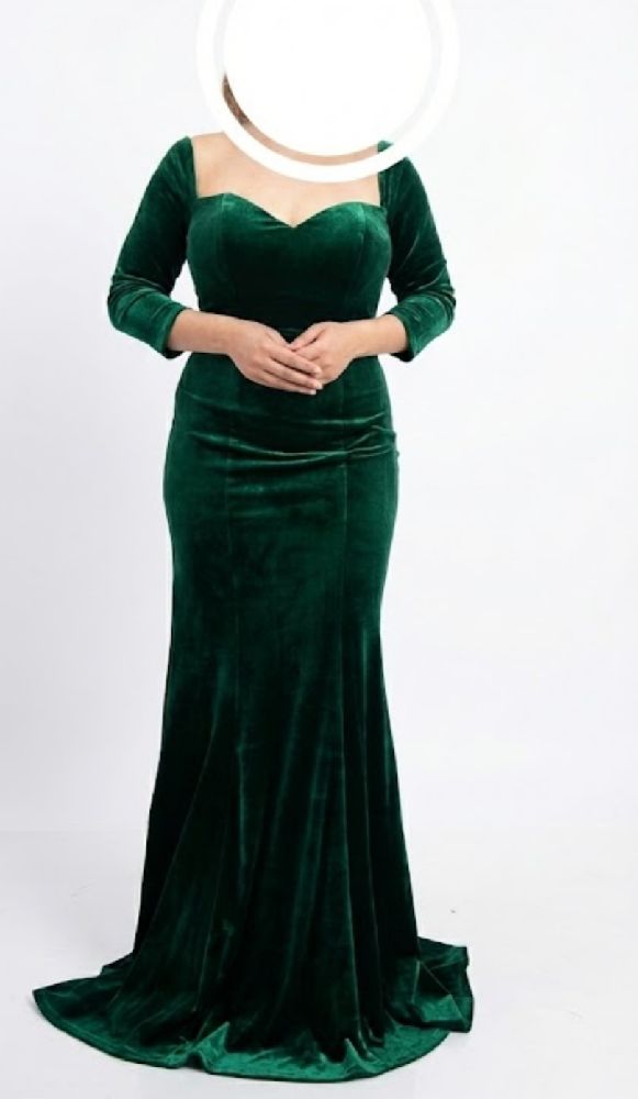 Une robe velours 